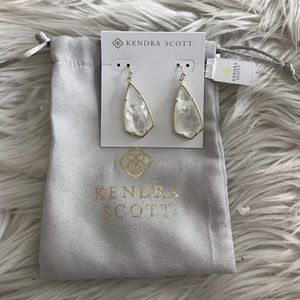 Kendra Scott Carla Earrings In Ivory and Gold